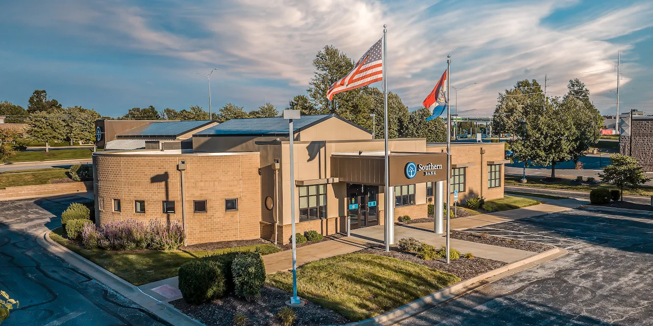 banks in lees summit missouri